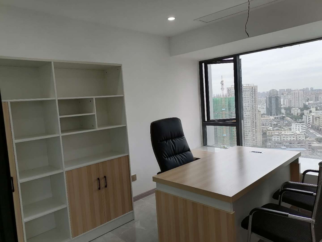 金牛区茶店子地铁口房源 首开龙湖紫宸香颂1隔间4工位办公室出租