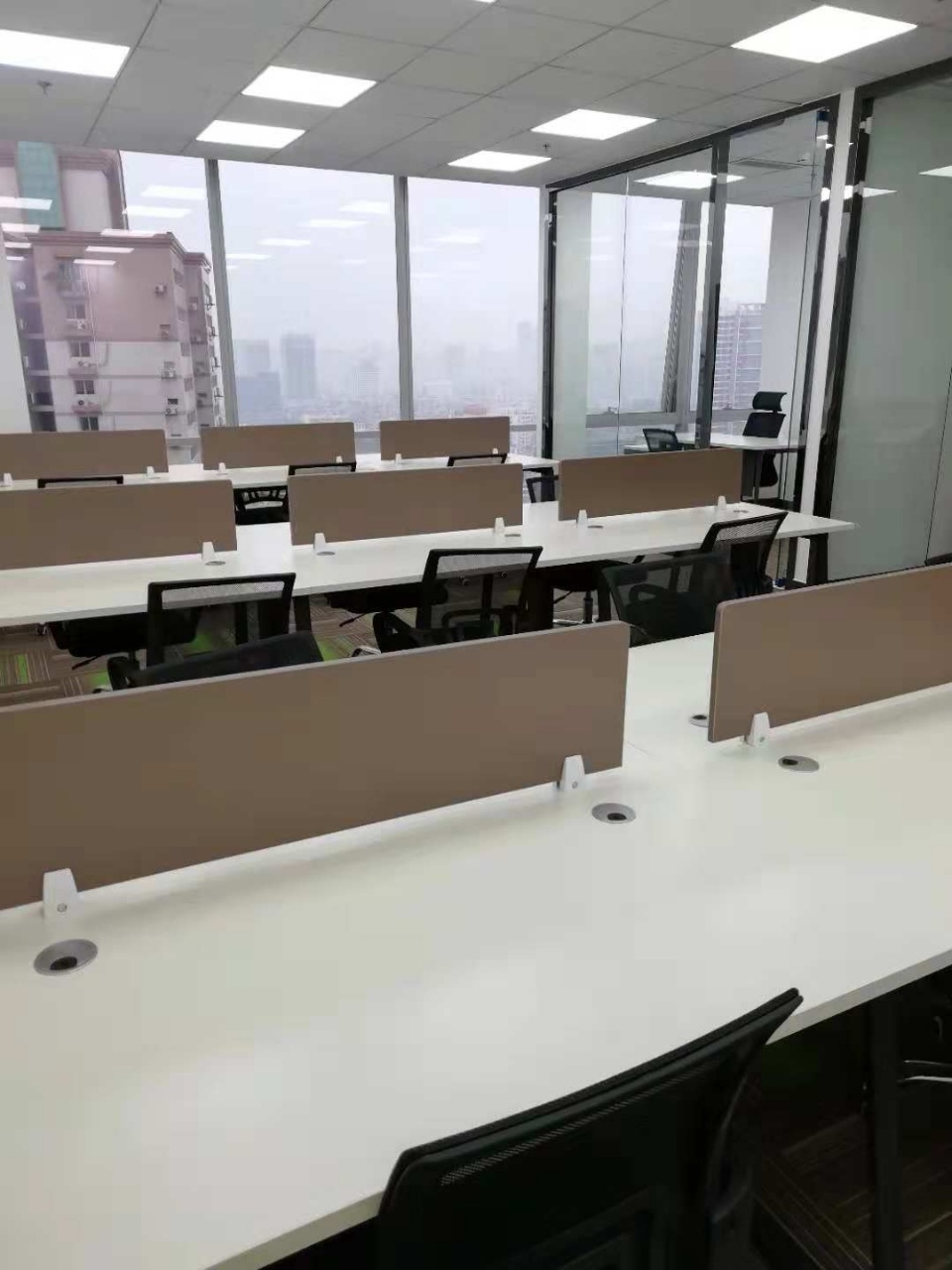锦江区东大街时代一号写字楼出租地铁口135平3隔间18工位超低公摊超甲配置无加时费双采光户型方正
