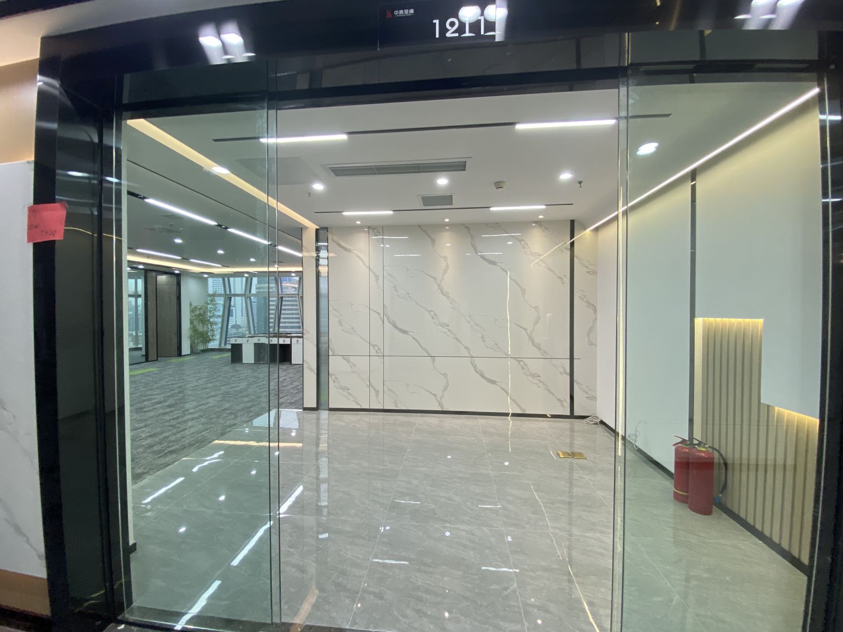 市中心雄飞中心5隔间28工位艺术精装带家具特价直租无中介费