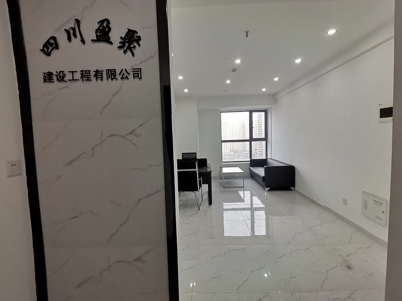 青羊区成都西站地铁口青羊万达广场38平精装小面积办公室  创业首选