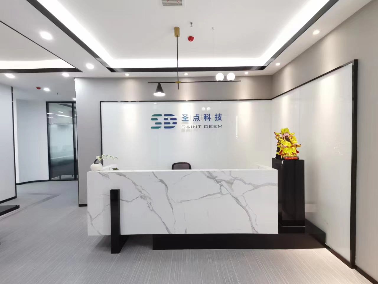 高新区广都地铁口博雅城市广场精装办公室出租4隔间26工位 带家具全新装修|高新区写字楼|高新区办公室|租小团
