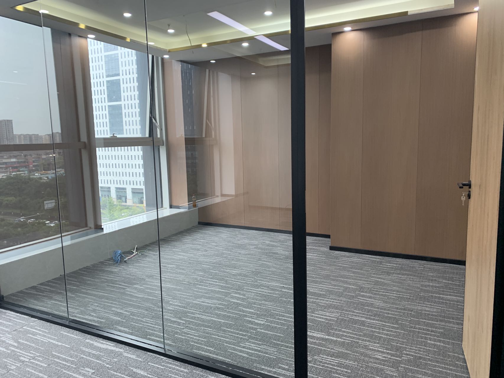 金融城 纯写字楼 现代精装 4隔间24工位 20%公摊|高新区写字楼|高新区办公室|租小团