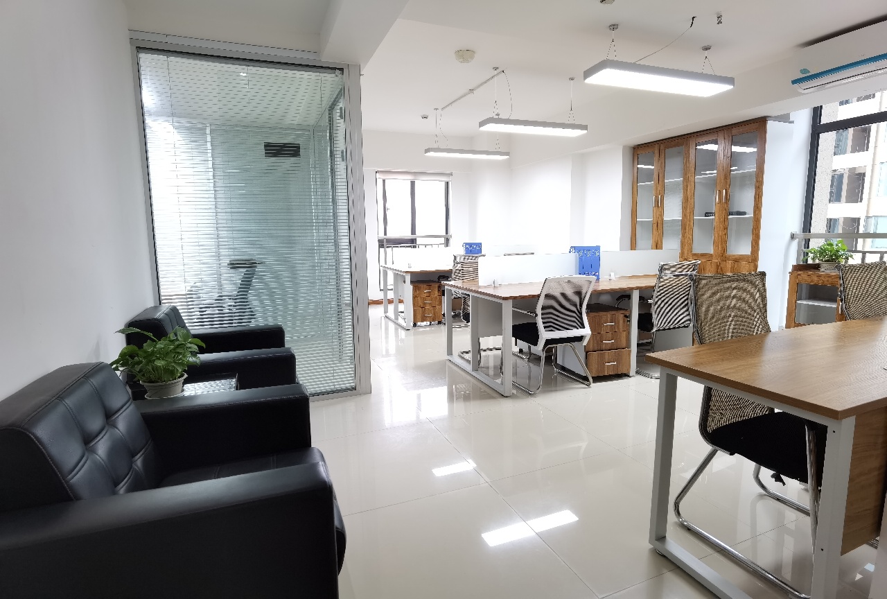 二街性价比房源 2隔间10工位 精装带家具 户型方正 蜀都中心