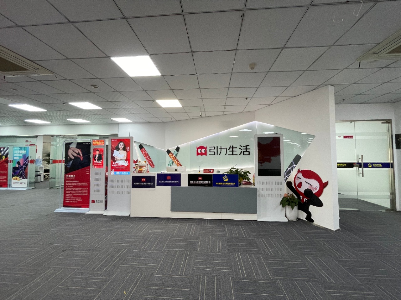 成华科技大厦10隔间55工位采光通透精装修带家具低公摊无加时费双开玻璃门近地铁