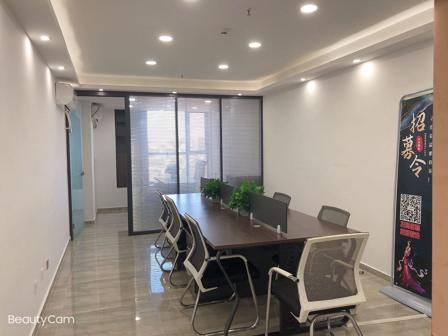青羊区青羊万达广场53平小面积办公室出租 精装带家具 户型方正