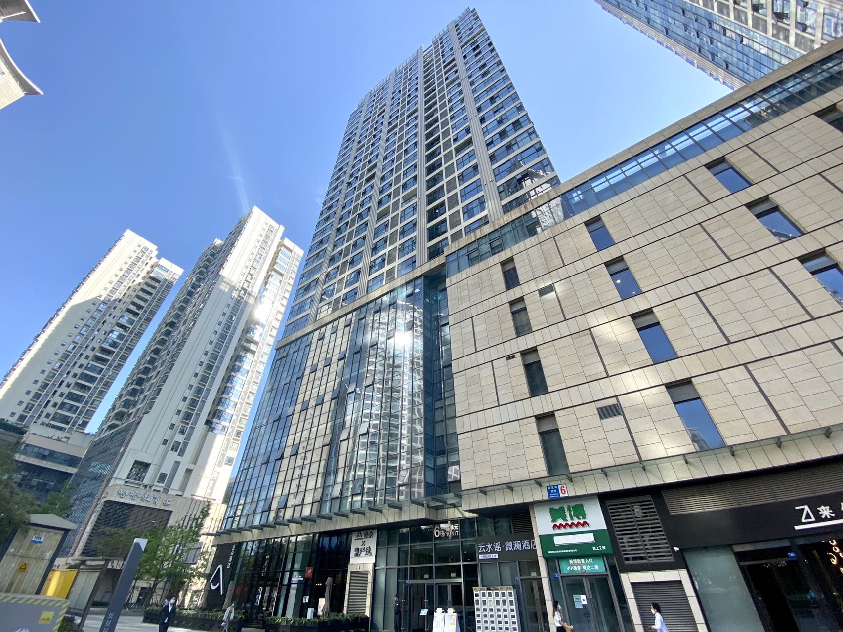 锦江区东大路泰和财富中心写字楼出租精装带家具现房地铁口无加时费特价151平3隔间12工位送车位|锦江区写字楼|锦江区办公室|租小团