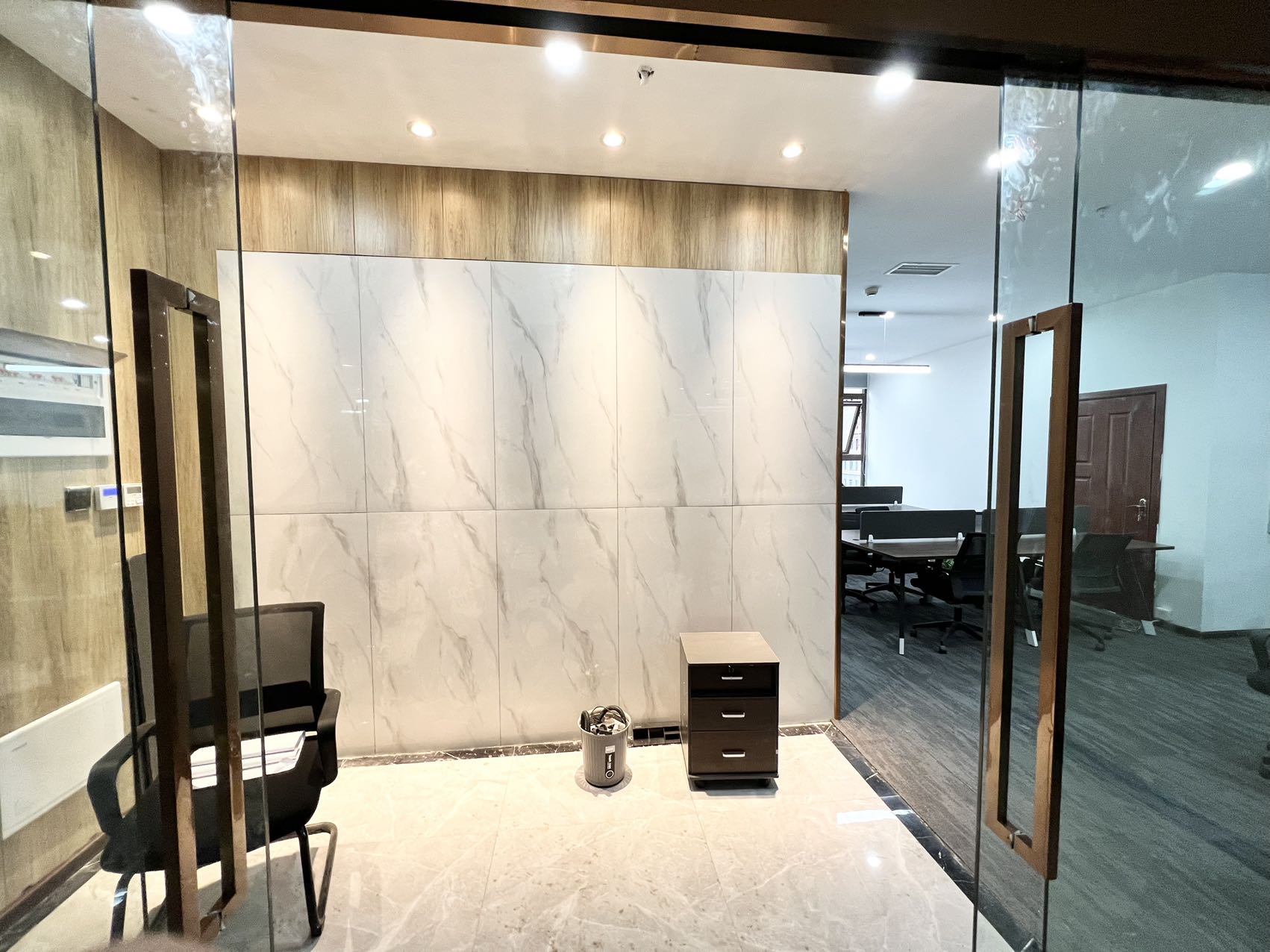 天府五街精装小面积 2隔间14工位 精装带家具 谢威中心|高新区写字楼|高新区办公室|租小团