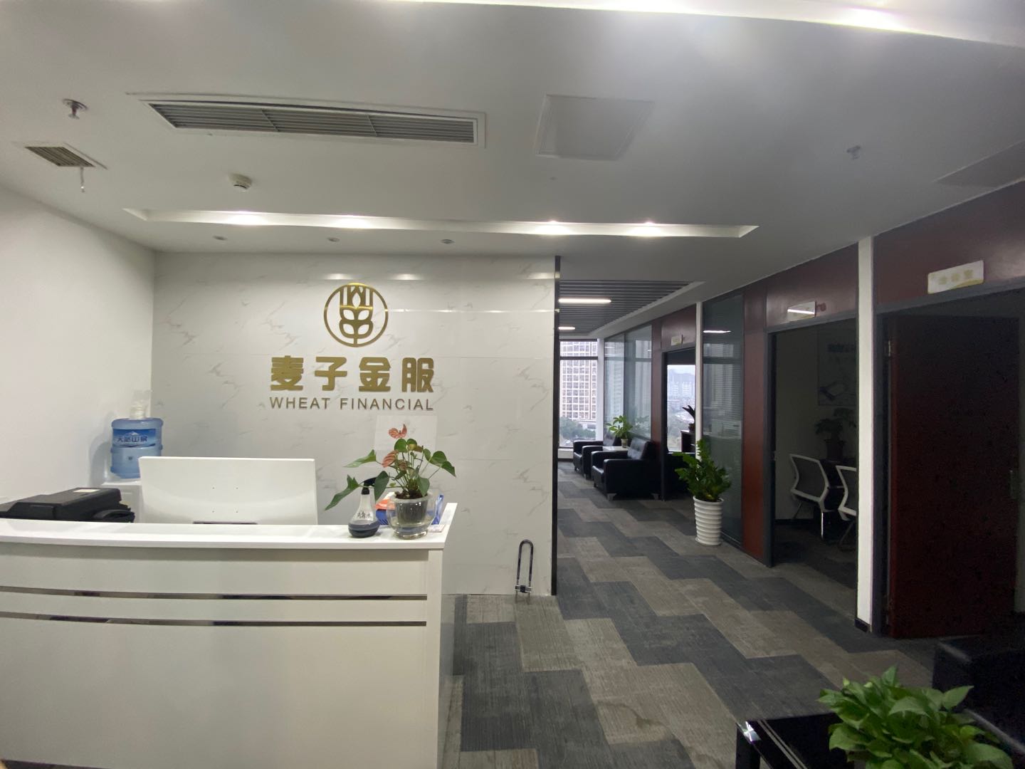 成华区多弗国际中心3隔间12工位艺术精装带家具高区采光房东直租