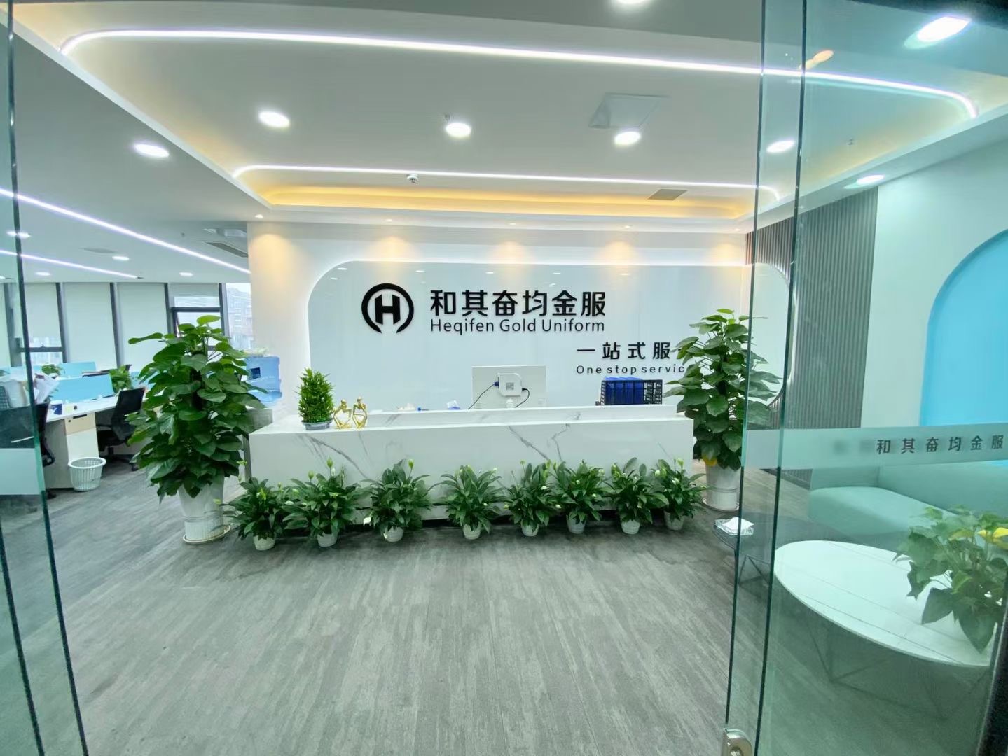 成华区建设路商圈万科钻石广场 双面采光5+36工位
