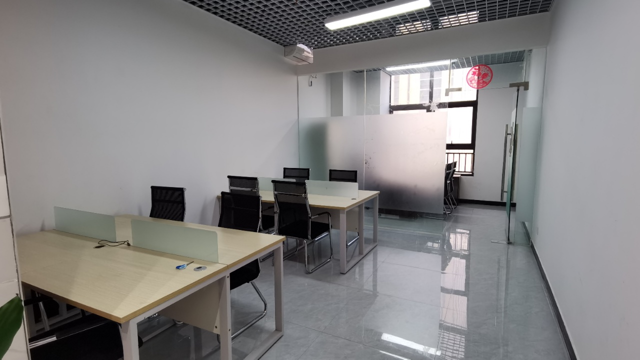 动物园旁50平创业小户型 1隔间8工位 精装带家具 台州商人大厦