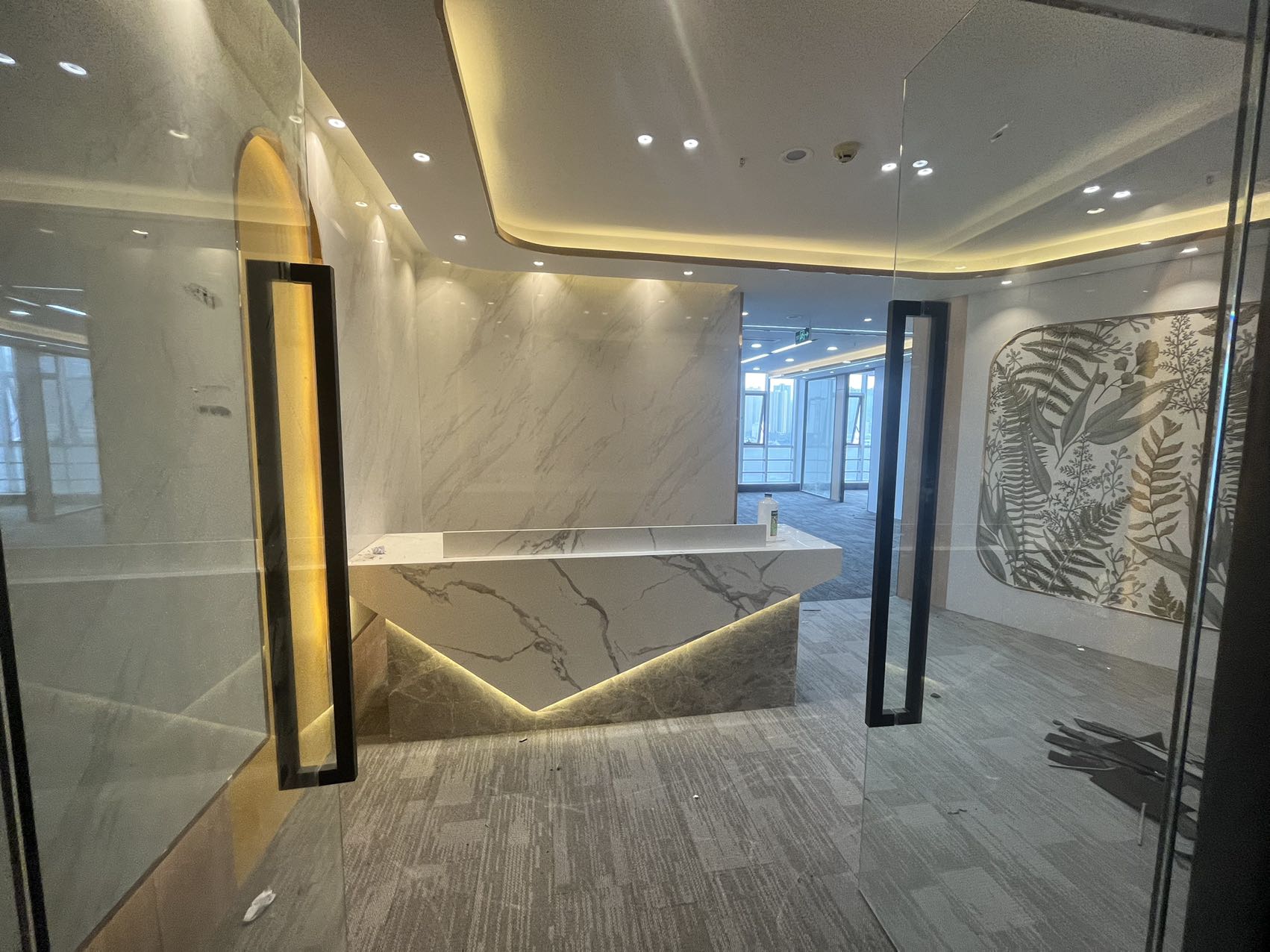 青羊宫浣花香大厦艺术精装带家具3隔间18工位房东特价直租