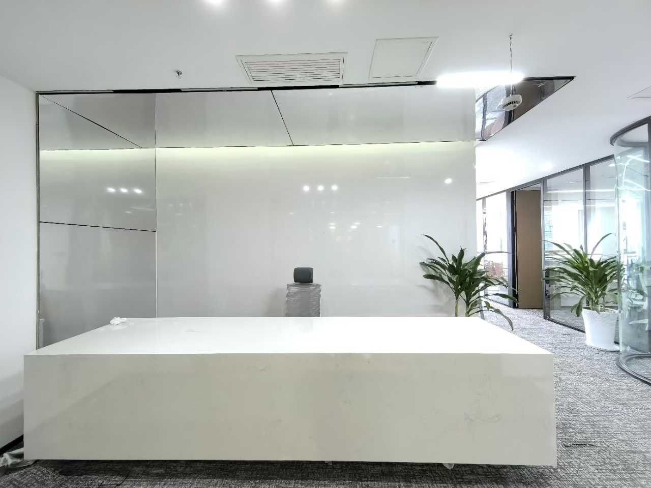 世纪城正对电梯口小户型 按套出租 3隔间18工位 报价含物业费 带家具可调整 蜀都中心办公室出租|高新区写字楼|高新区办公室|租小团