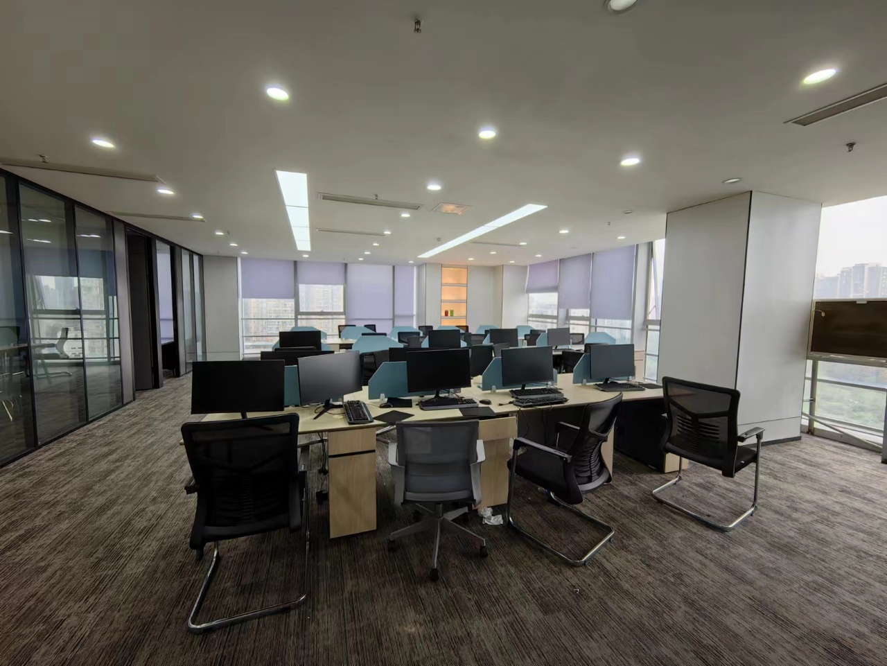 成华区双店路地铁口 4隔间32工位 精装拎包入住 利用率高 奥园广场办公室出租