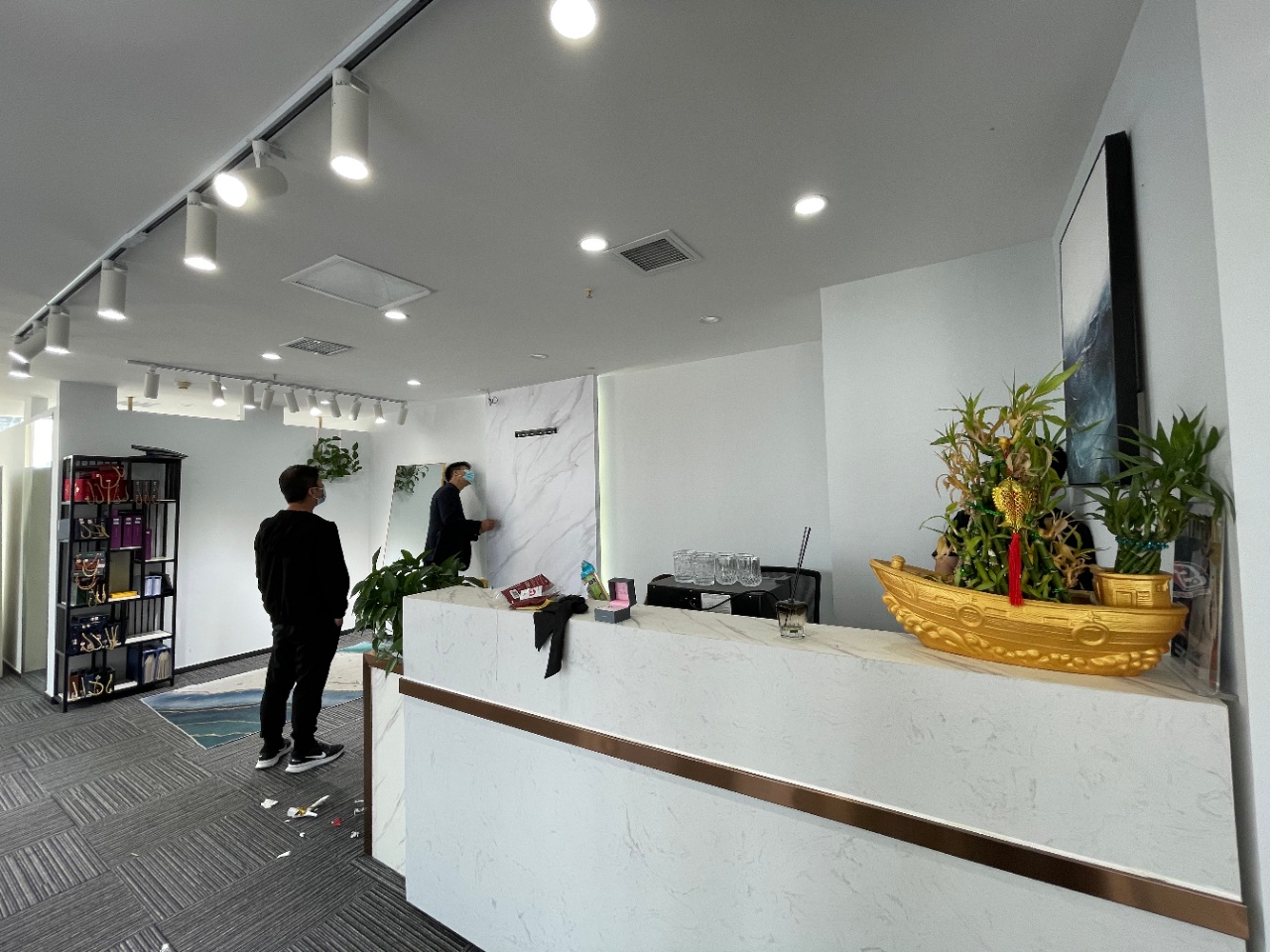 时代广场 3隔间18工位 双面采光 近地铁 市中心 精装修带家具