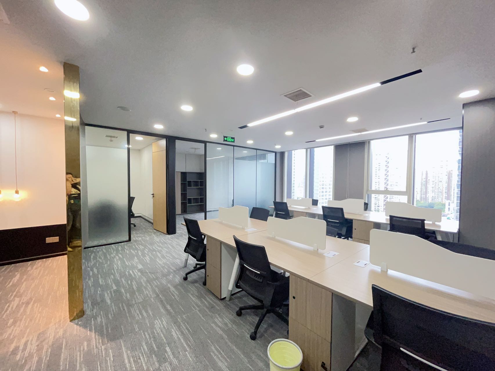 市中心春熙路小户型 2隔间12工位 一口价含物业 先到先得 喜年广场办公室出租