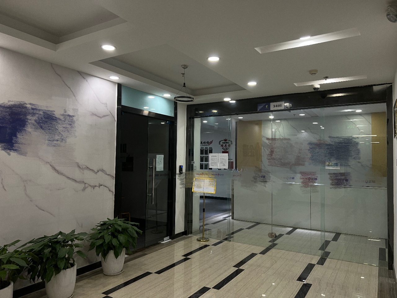 成华科技大厦6隔间187工位采光通透精装修带家具低公摊无加时费双开玻璃门近地铁