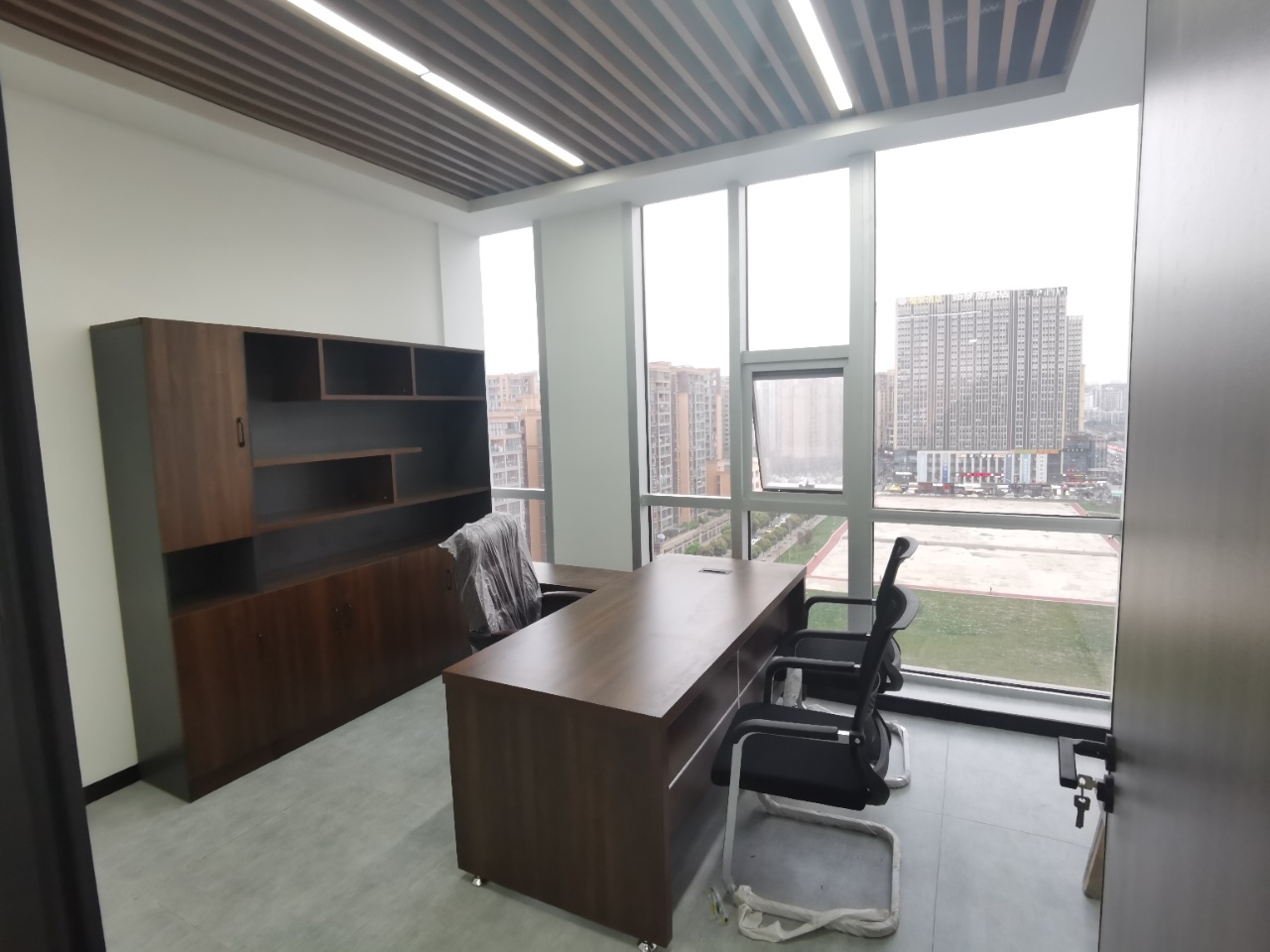 泛悦城市广场70平，精装修带全套家具，使用率高