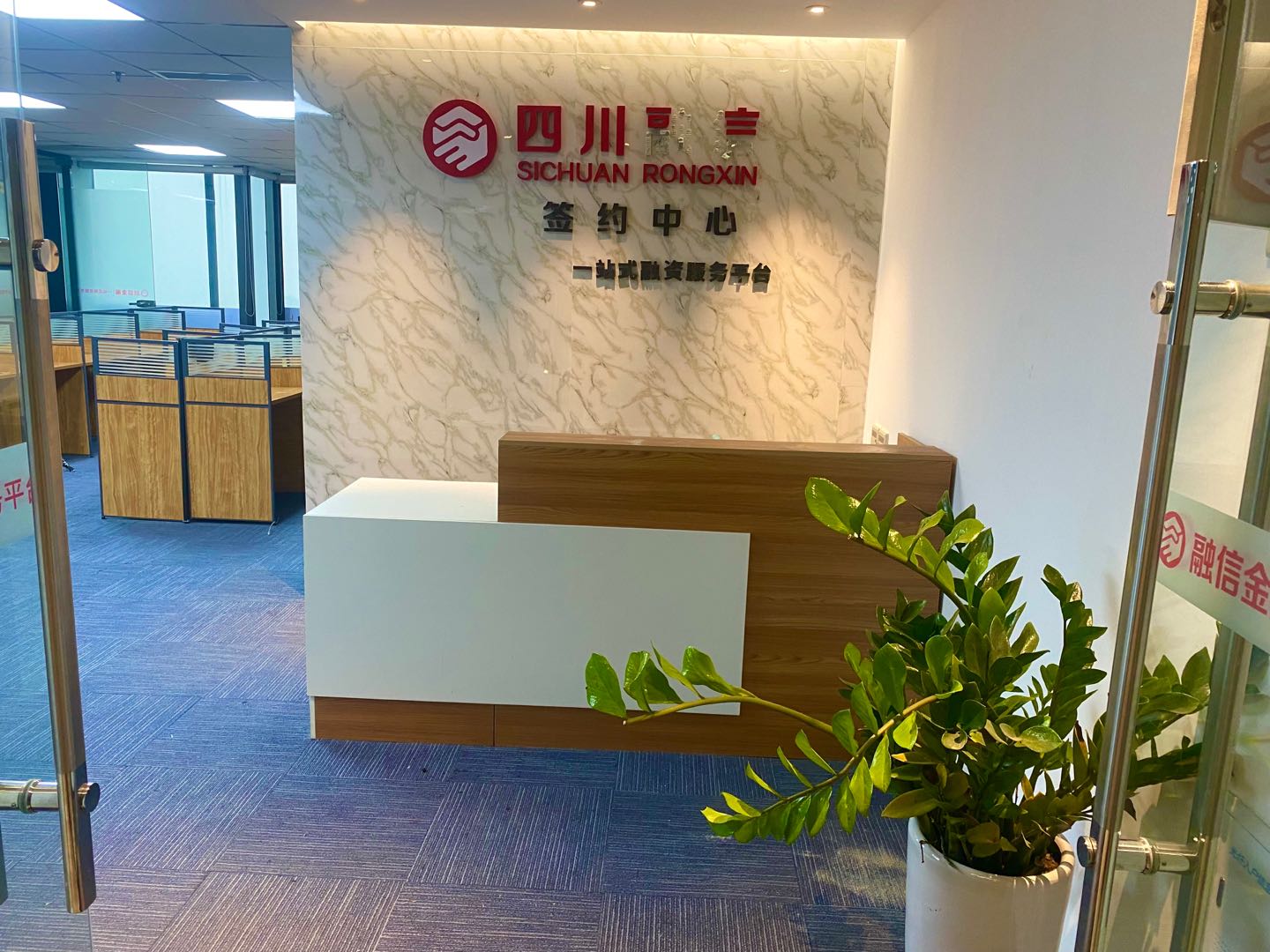 锦江区天府广场茂业天地写字楼出租216平3隔间18工位甲级楼限时特价