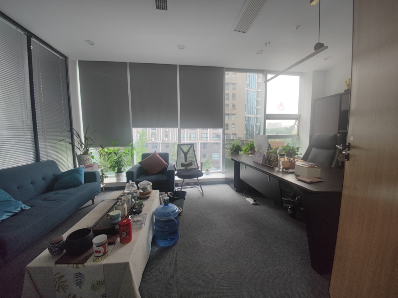 ip科技中心327平使用率超高房源 6隔间加24工位实用性高