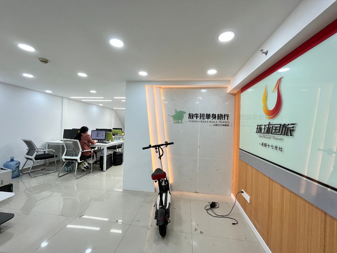 跃层 高新区天府五街美年广场3隔间20工位精装办公室 带家具 无加时费
