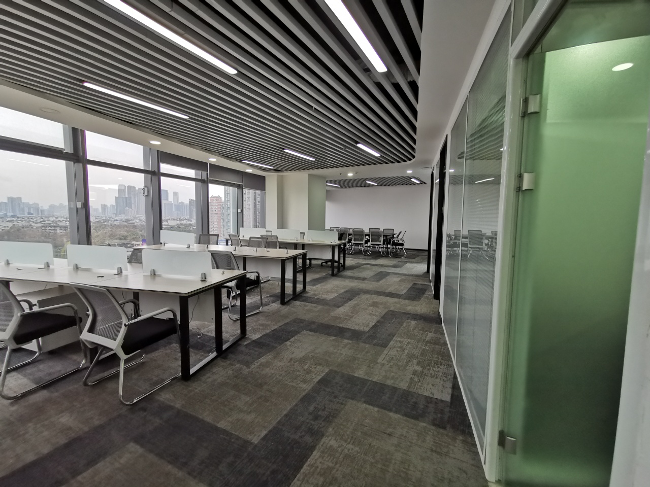 成华杉板桥地铁口 6隔间接待区12+工位 精装带家具 多弗国际中心