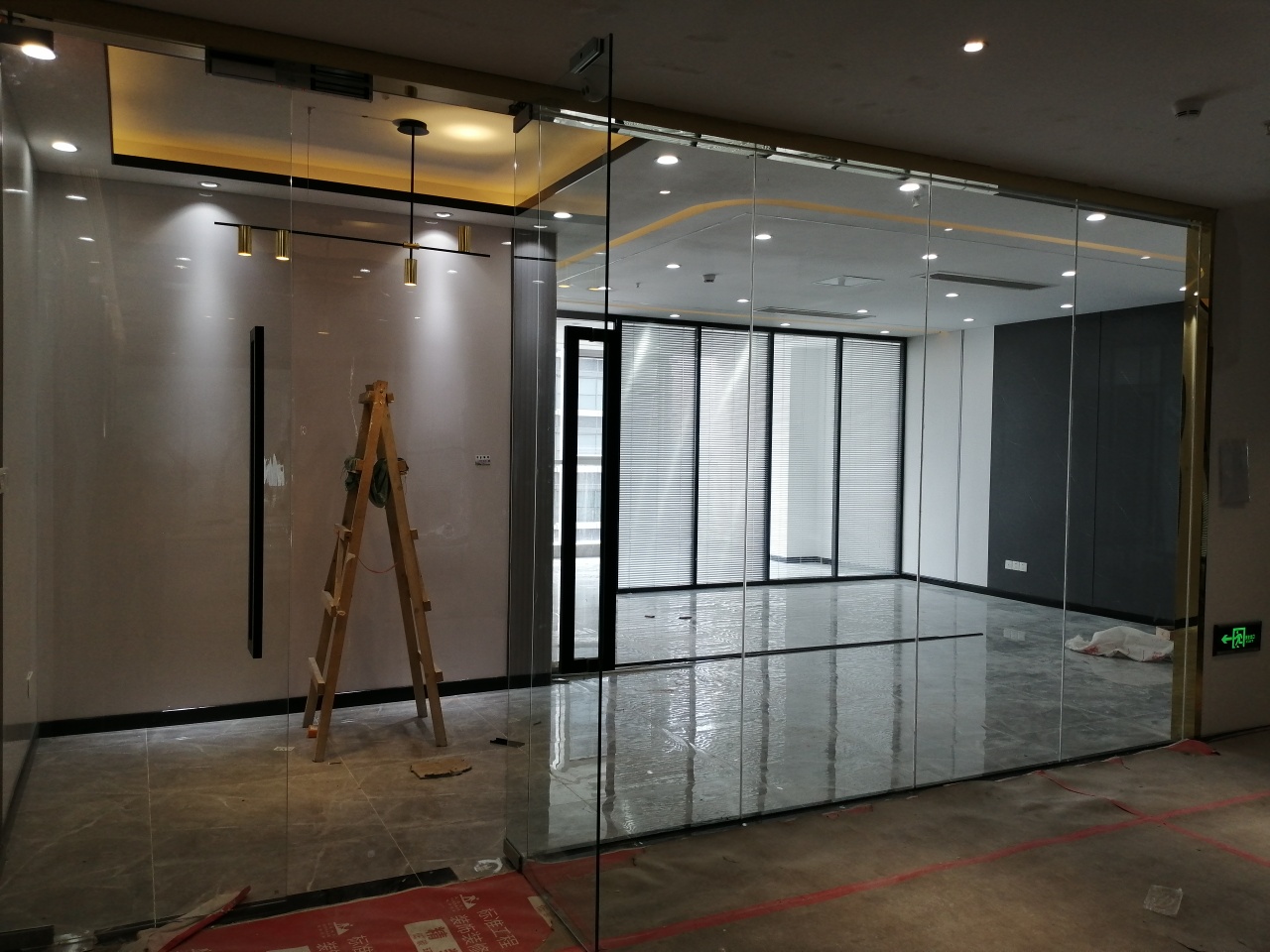 成华区理工大地铁口 102平小面积 2隔间20工位 利用率高 精装带家具 招商中央华城