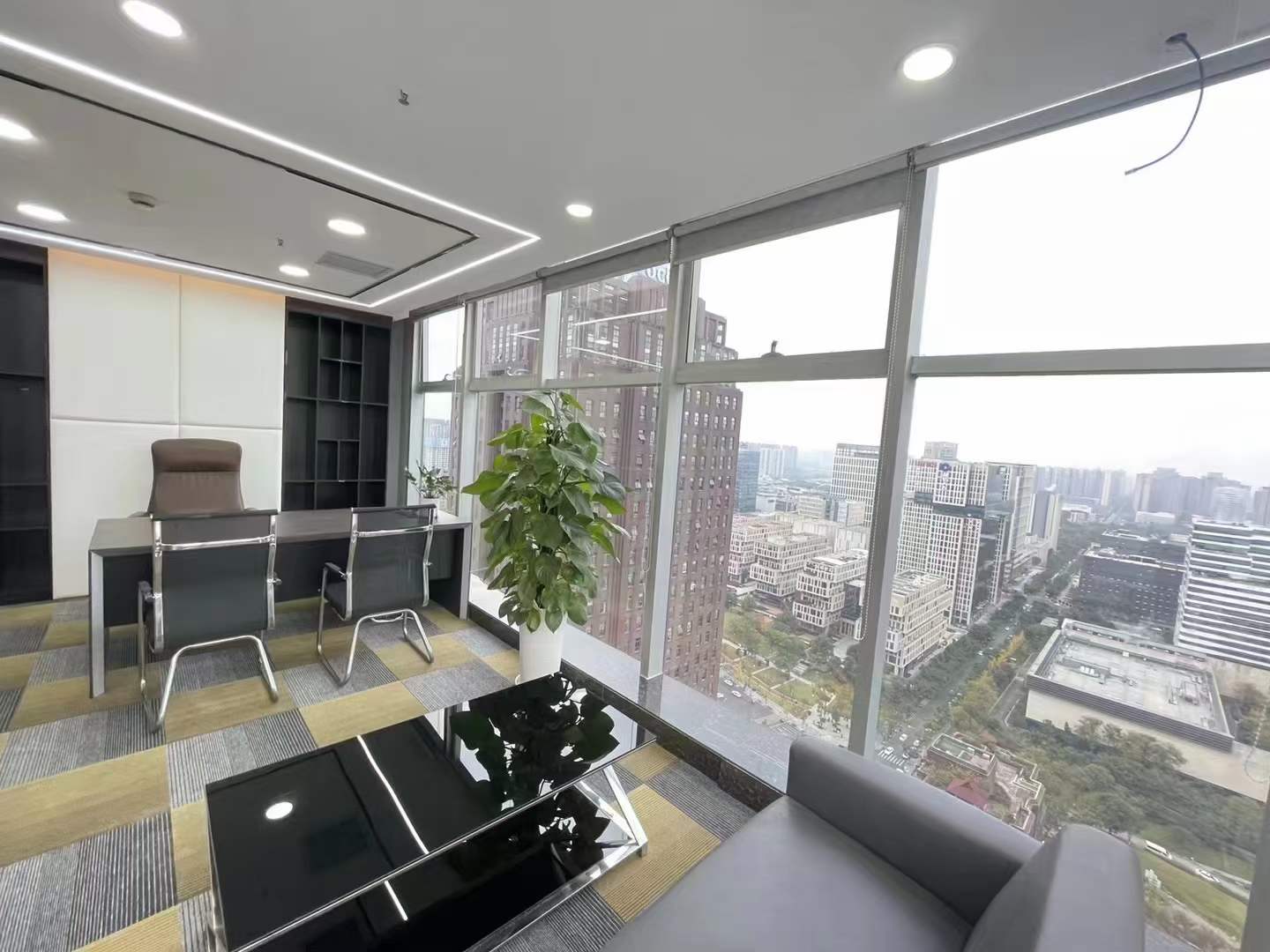 天府三街甲级双面采光户型 中高区 4隔间40工位 利用率高 拎包入住 香年广场|高新区写字楼|高新区办公室|租小团