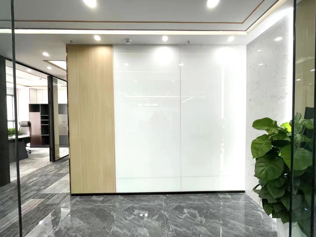 锦绣广场2隔间6工位艺术装修带家具低公摊无加时费近地铁甲级写字楼采光通透双开玻璃门大气前台