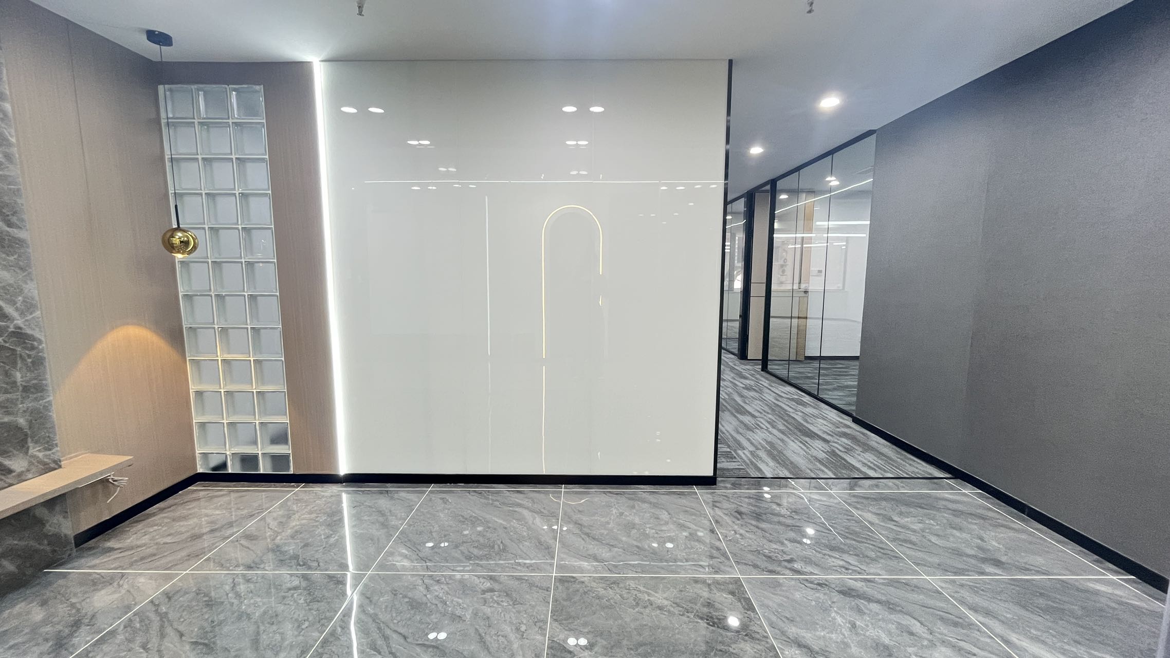 锦江区春熙路友谊广场205平办公室精装带家具 含共享区域 会议室 特价出租