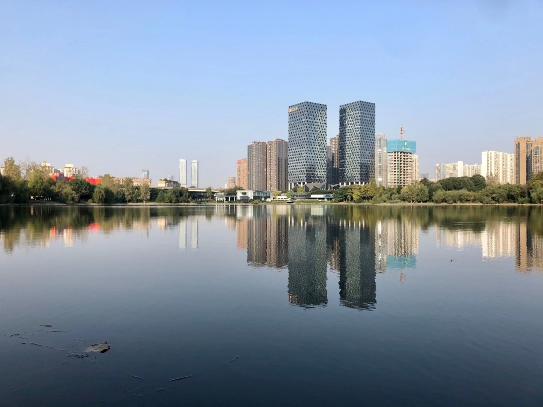 成华区万象城华润大厦写字楼出租156平3隔间35工位精装带家具地铁口现房特价无加时费