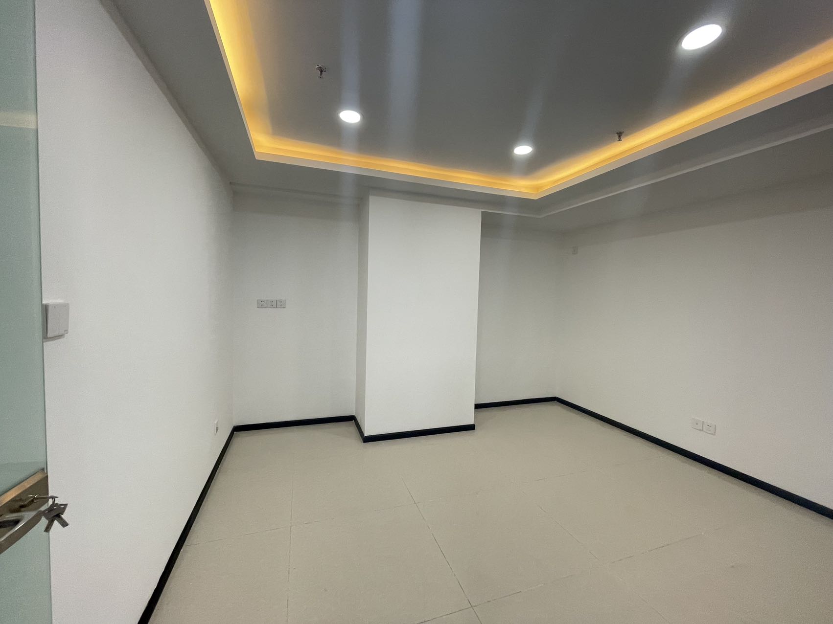 青羊万达广场  精装带家具 电梯口 户型方正 近地铁