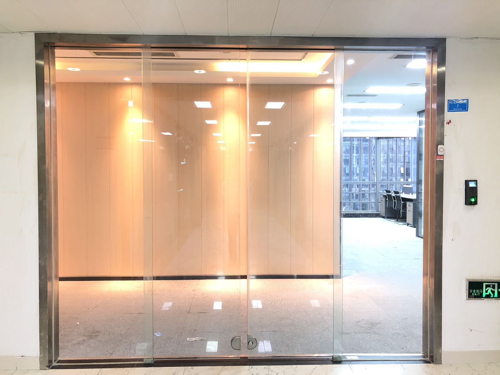 二街精装现房 4+8工位 156平 精装带家具 户型方正 蜀都中心
