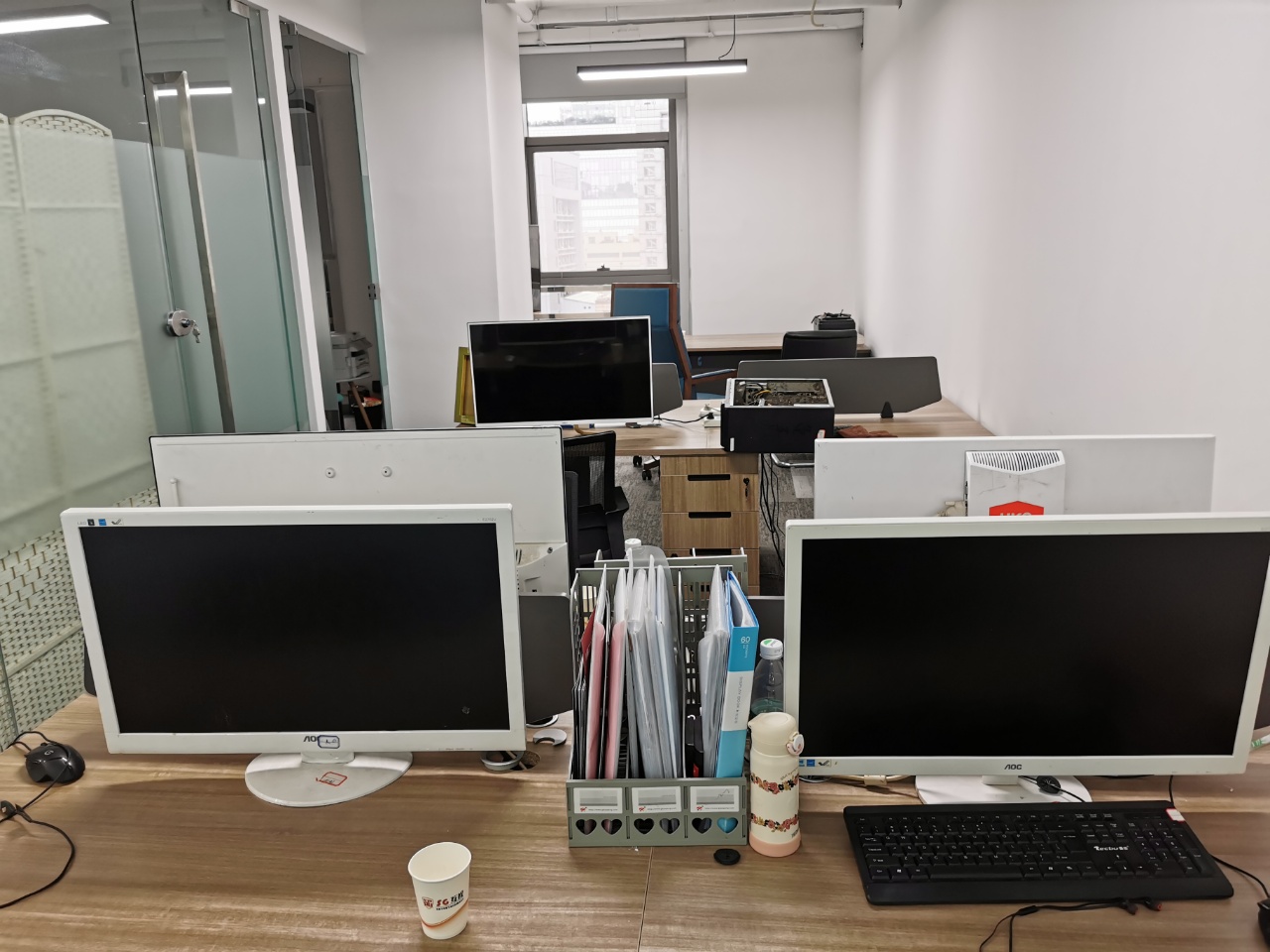 阳光金融大厦2隔间10工位艺术装修带家具低公摊无加时费近地铁甲级写字楼采光通透双开玻璃门大气前台电梯口